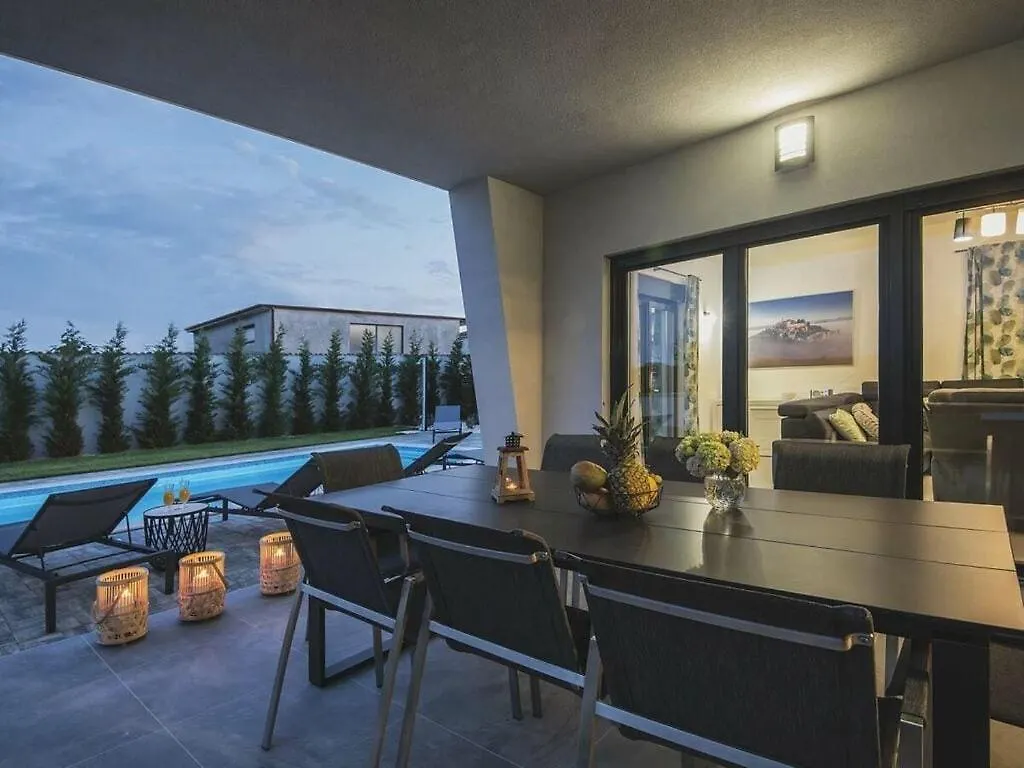 Villa Tika Comfortable Holiday Residence Pula