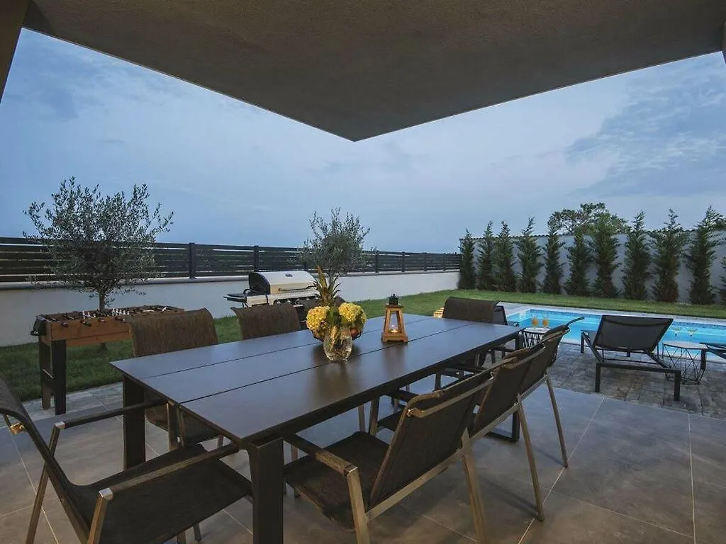 Villa Tika Comfortable Holiday Residence Pula