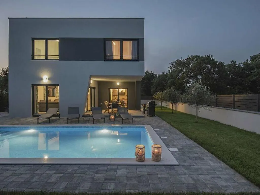 Villa Tika Comfortable Holiday Residence Pula 0*,  Croatia